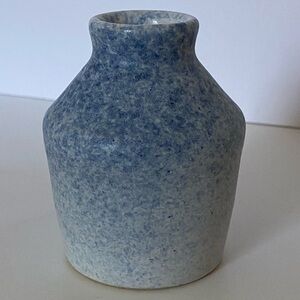 Dunbeacon Pottery Cork Ireland small
Vase 3.5” tall. Made in Cork Ireland Ombre